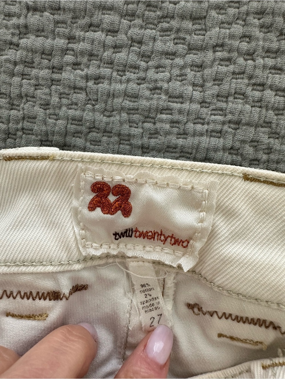 Twill Twenty Two Women's Cream Slim Straight Jeans W/ Flare - Picture 5 of 5